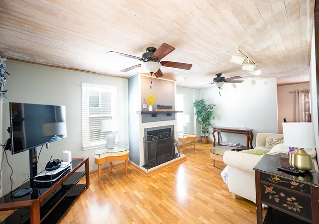 Photo 3 of Single family home for sale at 303 Macgregor Rd, Lockport, IL 60441 | MLS# 12734542 | Listing updated on 2026-09-11