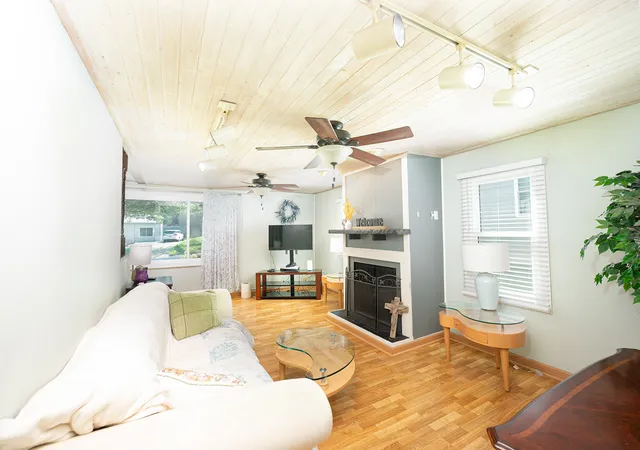 Photo 4 of Single family home for sale at 303 Macgregor Rd, Lockport, IL 60441 | MLS# 12734542 | Listing updated on 2026-09-11