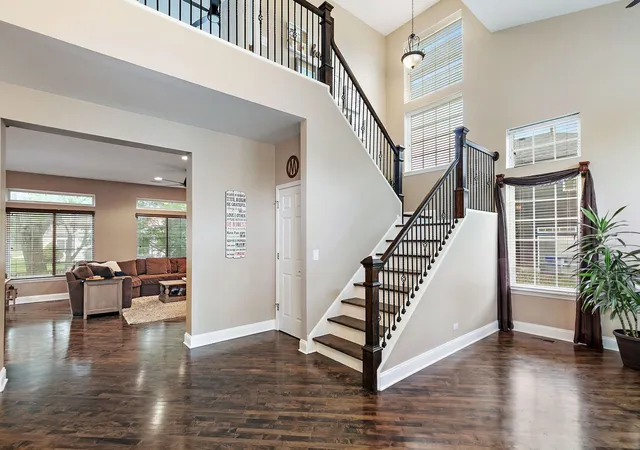 Photo 4 of Single family home for sale at 2221 Somerset Ln, Mundelein, IL 60060 | MLS# 12734552 | Listing updated on 2026-10-23