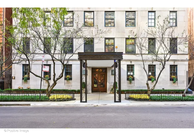 Photo 2 of Condo for sale at 73 E Elm St #1B, Chicago, IL 60611 | MLS# 12735209 | Listing updated on 2026-09-15