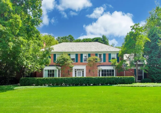 Photo 2 of Sale Pending at 197 N Green Bay Rd, Lake Forest, IL 60045 | MLS# 12735243 | Listing updated on 2026-09-29