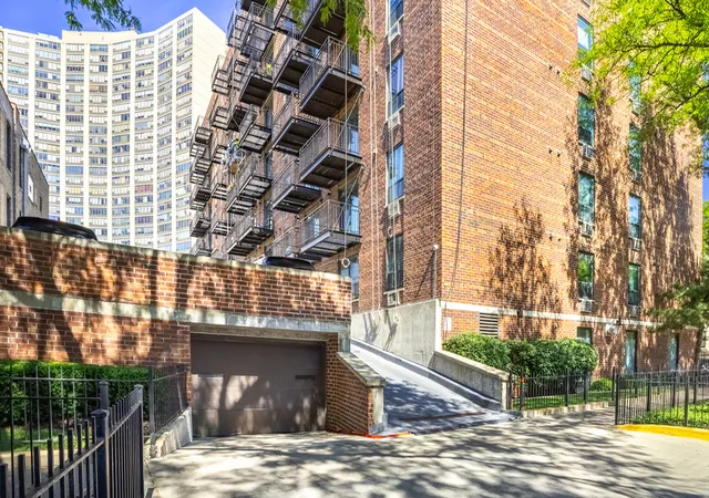 Photo 3 of Condo for sale at 3900 N Pine Grv Ave #808, Chicago, IL 60613 | MLS# 12735656 | Listing updated on 2026-09-11
