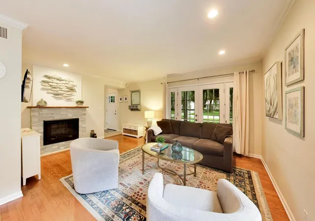 Photo 4 of Single family home for sale at 9439 Lincolnwood Dr, Evanston, IL 60203 | MLS# 12735779 | Listing updated on 2026-09-11