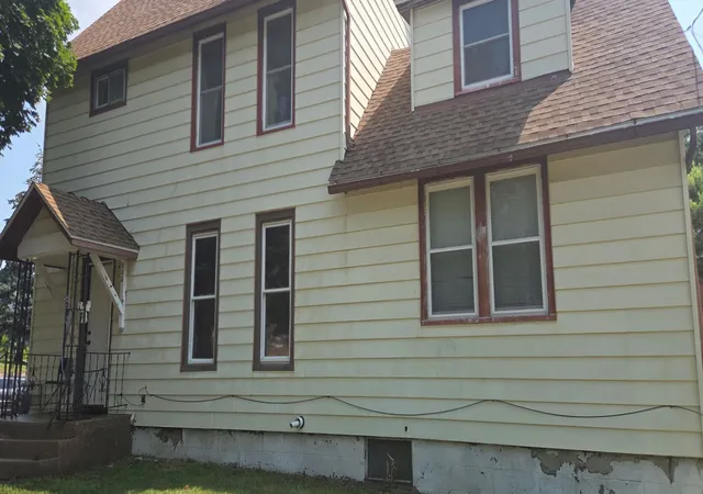 Multi family home for sale at 905 S 5th Street, Clinton, IA 52732 | MLS# 12735826
