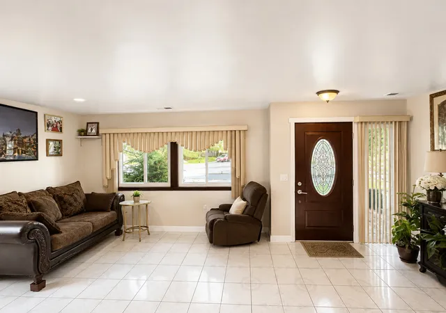 Photo 3 of Townhouse for sale at 1457 Fremont Dr, Hanover Park, IL 60133 | MLS# 12735876 | Listing updated on 2026-10-06