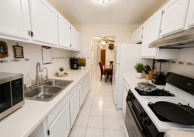 Photo 4 of Townhouse for sale at 1457 Fremont Dr, Hanover Park, IL 60133 | MLS# 12735876 | Listing updated on 2026-10-06