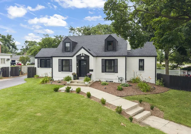 Photo 2 of Single family home for sale at 207 N Main St, Lombard, IL 60148 | MLS# 12735953 | Listing updated on 2026-09-11