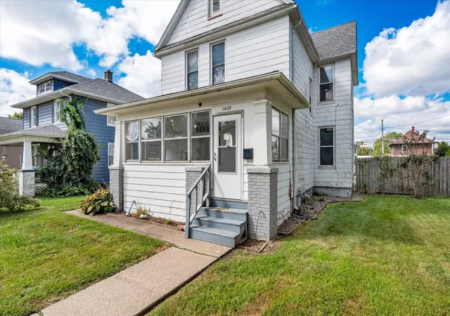 Photo 4 of Single family home for sale at 1435 10th Street, Moline, IL 61265 | MLS# 12736245 | Listing updated on 2026-09-28