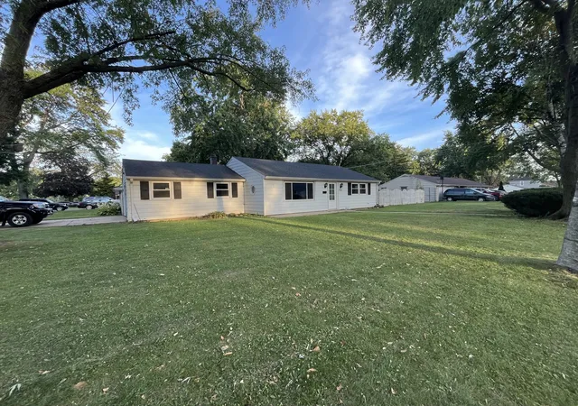 Photo 1 of Single family home for sale at 923 Hammond Ave, Aurora, IL 60506 | MLS# 12736385 | Listing updated on 2026-09-14