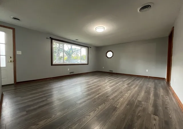 Photo 2 of Single family home for sale at 923 Hammond Ave, Aurora, IL 60506 | MLS# 12736385 | Listing updated on 2026-09-14