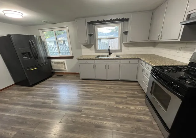 Photo 3 of Single family home for sale at 923 Hammond Ave, Aurora, IL 60506 | MLS# 12736385 | Listing updated on 2026-09-14