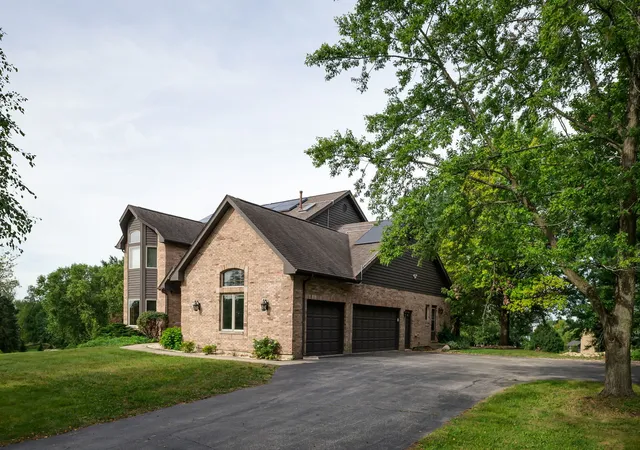 Photo 4 of Single family home for sale at 905 Shelly Ln, New Lenox, IL 60451 | MLS# 12736556 | Listing updated on 2026-09-14