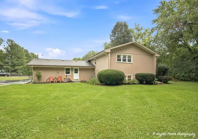 Photo 3 of Single family home for sale at 2211 Lamb Rd, Woodstock, IL 60098 | MLS# 12736796 | Listing updated on 2026-10-06