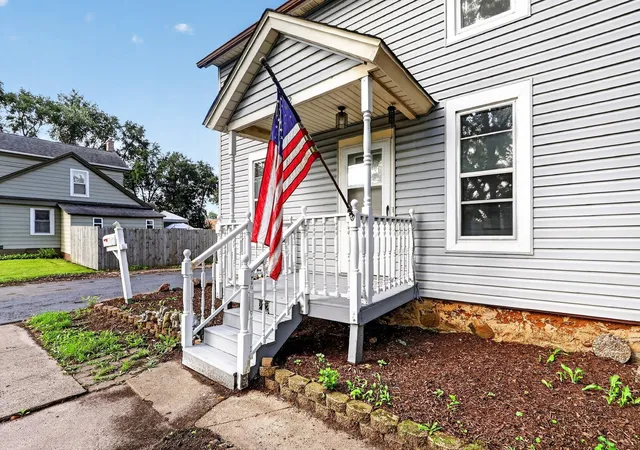 Photo 3 of Single family home for sale at 222 N Taylor St, Marengo, IL 60152 | MLS# 12737158 | Listing updated on 2026-09-29