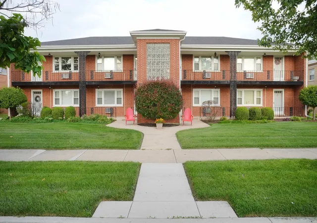 Photo 1 of Condo for sale at 1427 Homestead Rd #E, La Grange Park, IL 60526 | MLS# 12737330 | Listing updated on 2026-10-05