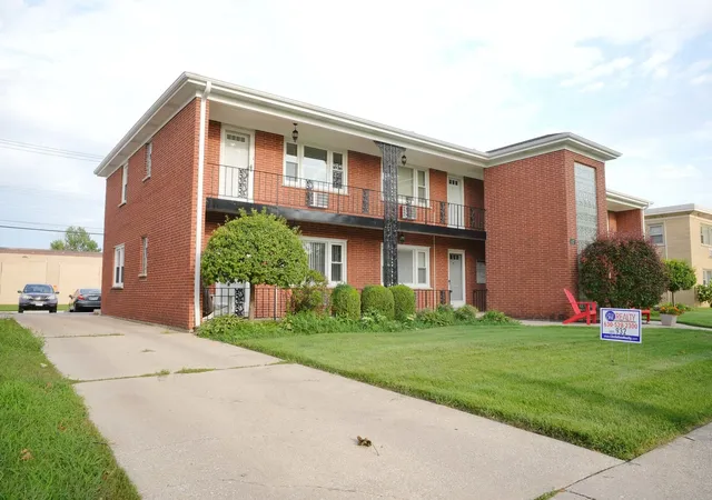 Photo 2 of Condo for sale at 1427 Homestead Rd #E, La Grange Park, IL 60526 | MLS# 12737330 | Listing updated on 2026-10-05