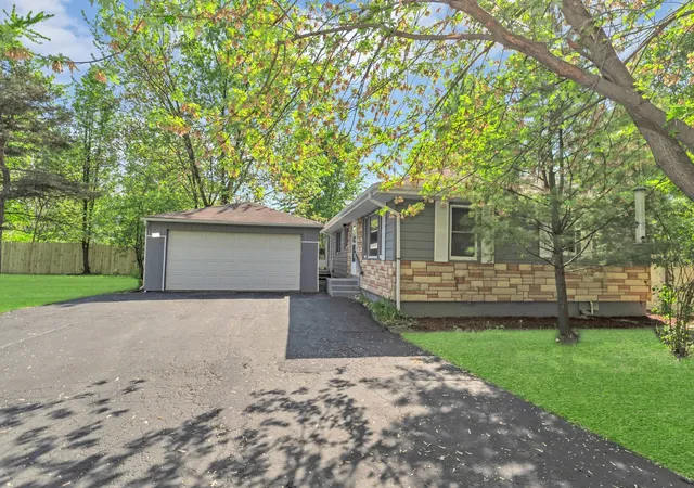 Photo 2 of Single family home for sale at 117 Arthur Ave, South Elgin, IL 60177 | MLS# 12737520 | Listing updated on 2026-09-24