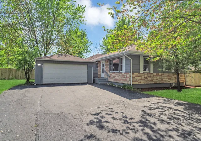 Photo 3 of Single family home for sale at 117 Arthur Ave, South Elgin, IL 60177 | MLS# 12737520 | Listing updated on 2026-09-24