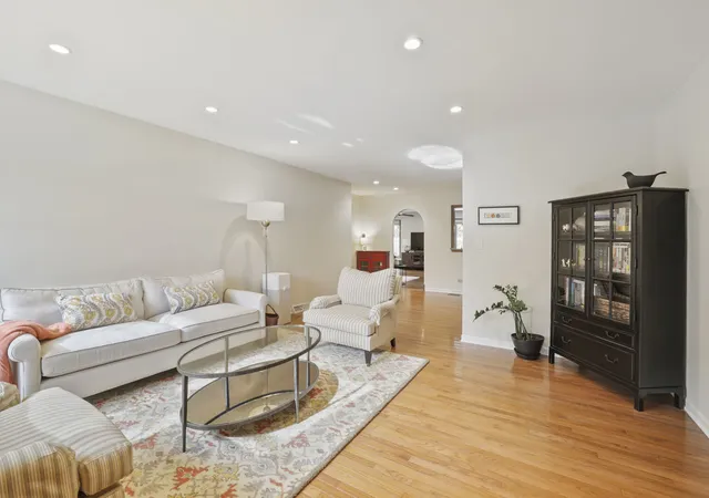 Photo 3 of Single family home for sale at 204 Hillside Ct, Lake Zurich, IL 60047 | MLS# 12737954 | Listing updated on 2026-09-11