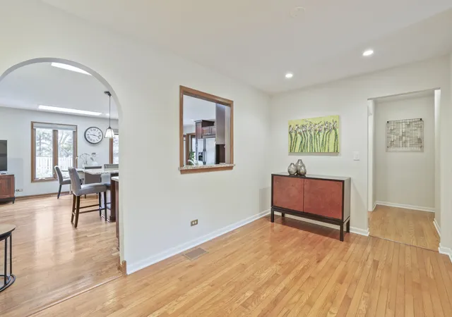 Photo 4 of Single family home for sale at 204 Hillside Ct, Lake Zurich, IL 60047 | MLS# 12737954 | Listing updated on 2026-09-11