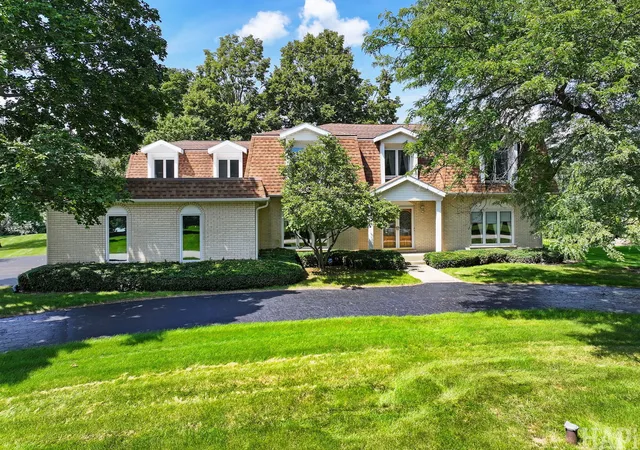 Photo 1 of Single family home for sale at 55 Watergate Dr, South Barrington, IL 60010 | MLS# 12738581 | Listing updated on 2026-09-14