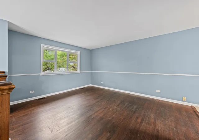 Photo 4 of Single family home for sale at 933 Webster Ln, Schaumburg, IL 60193 | MLS# 12738845 | Listing updated on 2026-09-30