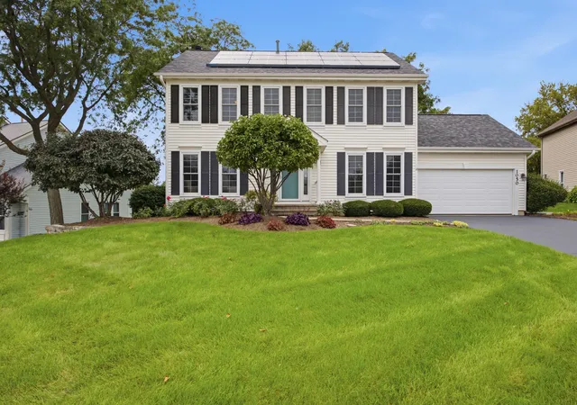 Photo 3 of Single family home for sale at 1050 Hampshire Ln, Elgin, IL 60120 | MLS# 12738877 | Listing updated on 2026-09-15
