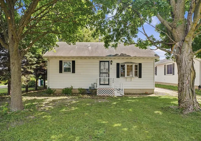 Photo 1 of Single family home for sale at 208 N Oak St, Buckley, IL 60918 | MLS# 12738886 | Listing updated on 2026-09-11