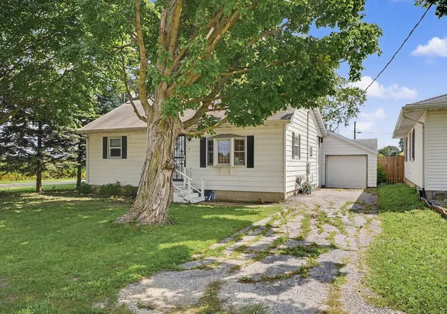 Photo 3 of Single family home for sale at 208 N Oak St, Buckley, IL 60918 | MLS# 12738886 | Listing updated on 2026-09-11