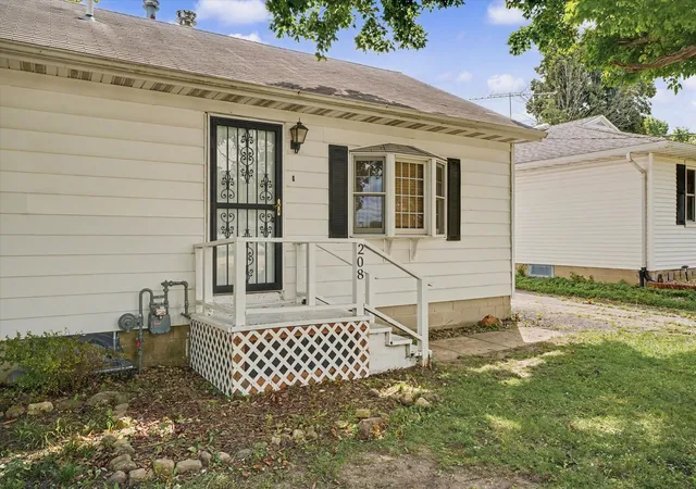 Photo 3 of Single family home for sale at 208 N Oak St, Buckley, IL 60918 | MLS# 12738886 | Listing updated on 2026-09-11