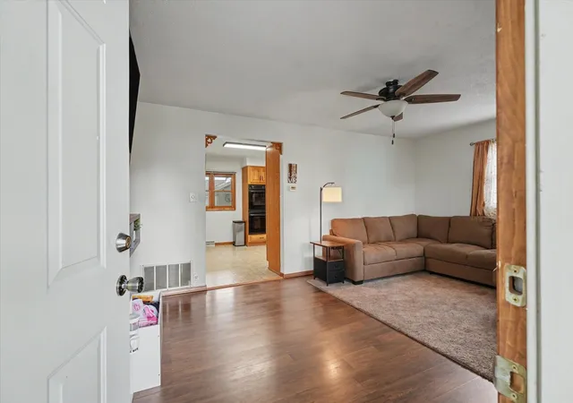 Photo 4 of Single family home for sale at 208 N Oak St, Buckley, IL 60918 | MLS# 12738886 | Listing updated on 2026-09-11