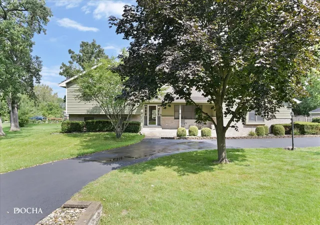 Photo 2 of Single family home for sale at 48 Glenda Ln, Plano, IL 60545 | MLS# 12738992 | Listing updated on 2026-09-22