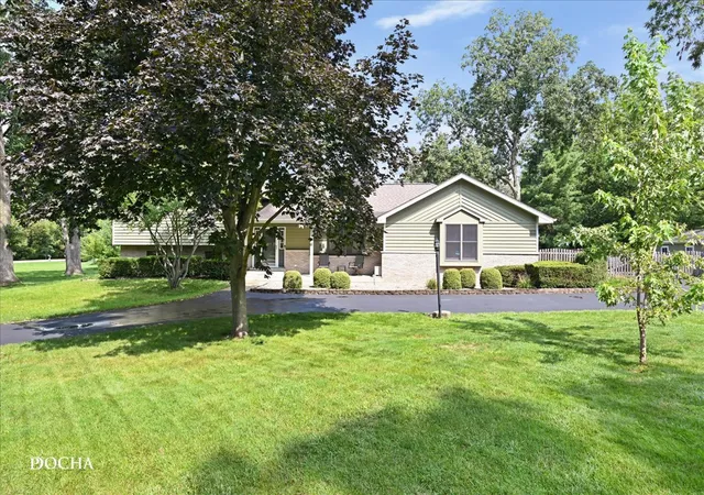 Photo 3 of Single family home for sale at 48 Glenda Ln, Plano, IL 60545 | MLS# 12738992 | Listing updated on 2026-09-22