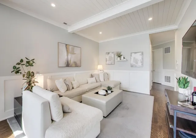 Photo 3 of Condo for sale at 2918 N Lakewood Ave #2, Chicago, IL 60657 | MLS# 12739565 | Listing updated on 2026-09-11
