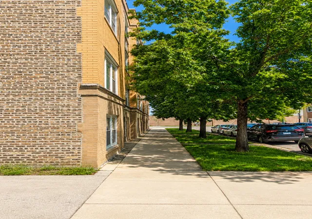 Photo 2 of Condo for sale at 3206 W Berwyn Ave #G, Chicago, IL 60625 | MLS# 12740088 | Listing updated on 2026-09-15