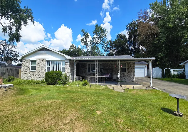 Photo 1 of Single family home for sale at 18 Bonanza Dr, Centralia, IL 62801 | MLS# 12740201 | Listing updated on 2026-09-11