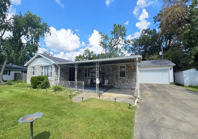 Photo 2 of Single family home for sale at 18 Bonanza Dr, Centralia, IL 62801 | MLS# 12740201 | Listing updated on 2026-09-11