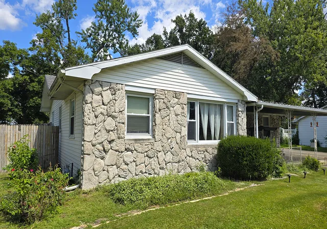 Photo 3 of Single family home for sale at 18 Bonanza Dr, Centralia, IL 62801 | MLS# 12740201 | Listing updated on 2026-09-11