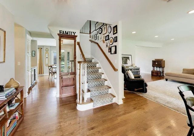 Photo 3 of Single family home for sale at 3331 Maple Leaf Dr, Glenview, IL 60026 | MLS# 12740261 | Listing updated on 2026-09-23