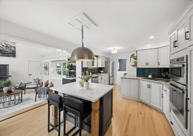 Photo 4 of Single family home for sale at 210 Eastern Ave, Clarendon Hills, IL 60514 | MLS# 12740609 | Listing updated on 2026-09-14