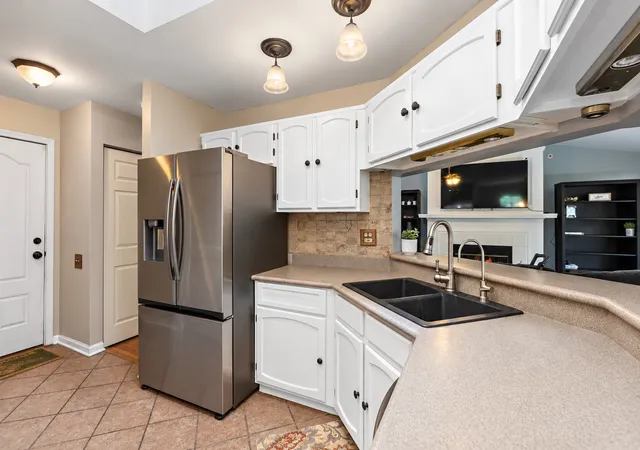 Photo 4 of Single family home for sale at 2210 Tahoe Pkwy, Algonquin, IL 60102 | MLS# 12740719 | Listing updated on 2026-09-15