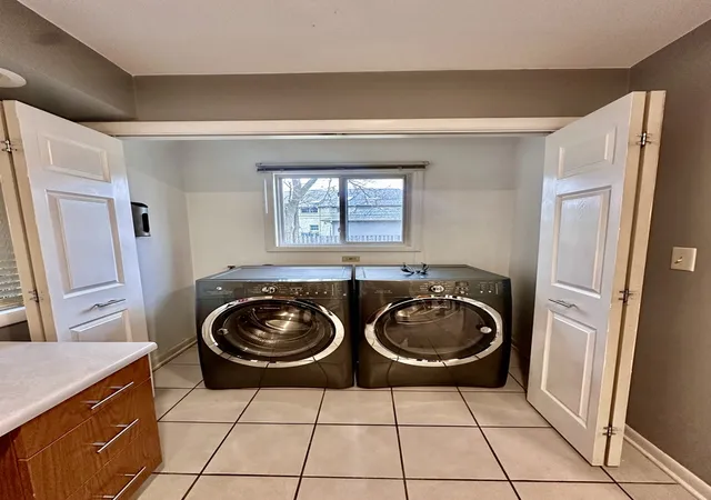 Photo 3 of Single family home for sale at 1702 W Oakton St, Arlington Heights, IL 60004 | MLS# 12740834 | Listing updated on 2026-09-23