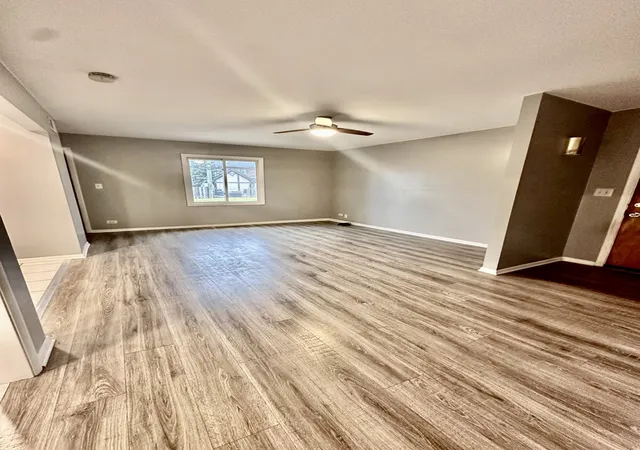 Photo 4 of Single family home for sale at 1702 W Oakton St, Arlington Heights, IL 60004 | MLS# 12740834 | Listing updated on 2026-09-23