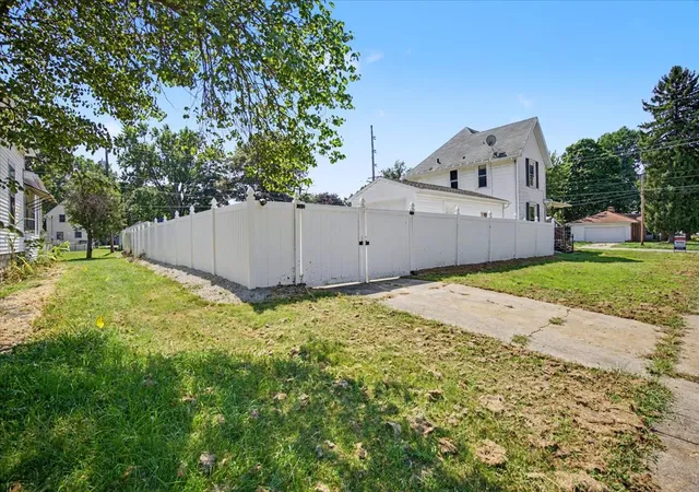 Photo 3 of Single family home for sale at 504 E Timber St, Pontiac, IL 61764 | MLS# 12740902 | Listing updated on 2026-10-06