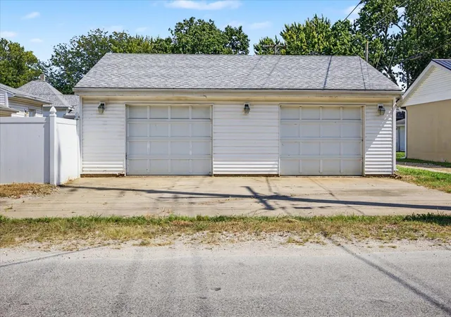Photo 3 of Single family home for sale at 504 E Timber St, Pontiac, IL 61764 | MLS# 12740902 | Listing updated on 2026-10-06