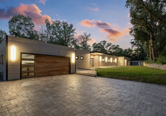 Photo 1 of Single family home for sale at 12604 S Pawnee Rd, Palos Park, IL 60464 | MLS# 12741186 | Listing updated on 2026-09-09