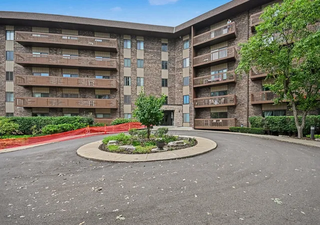 Photo 1 of Condo for sale at 120 Lakeview Dr #519, Bloomingdale, IL 60108 | MLS# 12741293 | Listing updated on 2026-09-23
