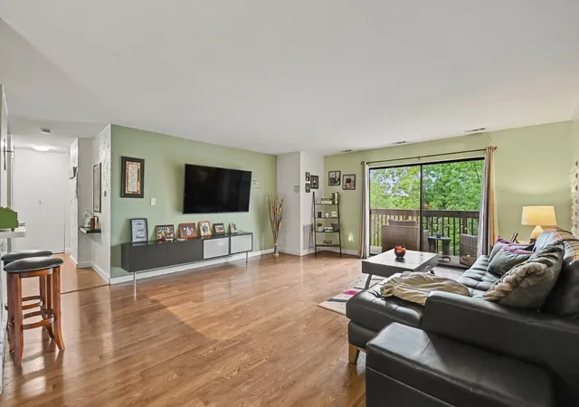 Photo 2 of Condo for sale at 120 Lakeview Dr #519, Bloomingdale, IL 60108 | MLS# 12741293 | Listing updated on 2026-09-23