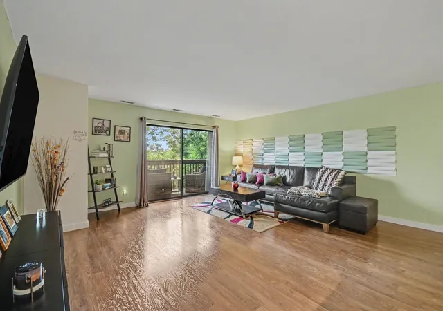 Photo 3 of Condo for sale at 120 Lakeview Dr #519, Bloomingdale, IL 60108 | MLS# 12741293 | Listing updated on 2026-09-23