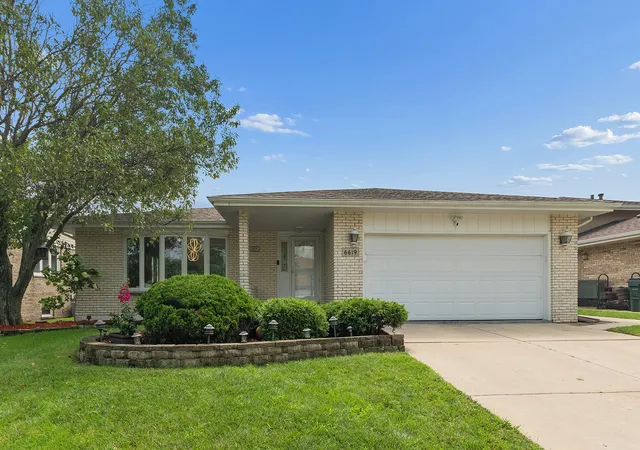 Photo 3 of Single family home for sale at 6619 Courtney Dr, Oak Forest, IL 60452 | MLS# 12741953 | Listing updated on 2026-09-10